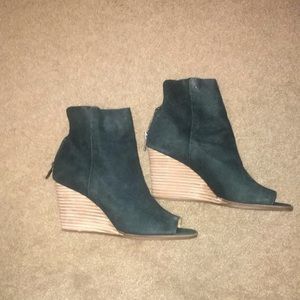 Brand New w/o box Lucky Brand green booties 8.5